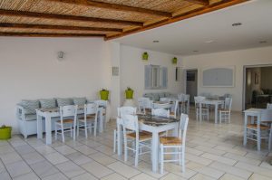 διακόσμηση Κυκλαδίτικη αισθητική στον χώρο πρωινού