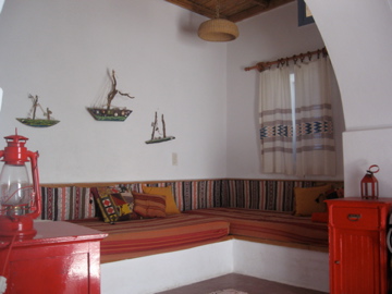 διακόσμηση παραδοσιακό ύφος χτιστοί καναπέδες